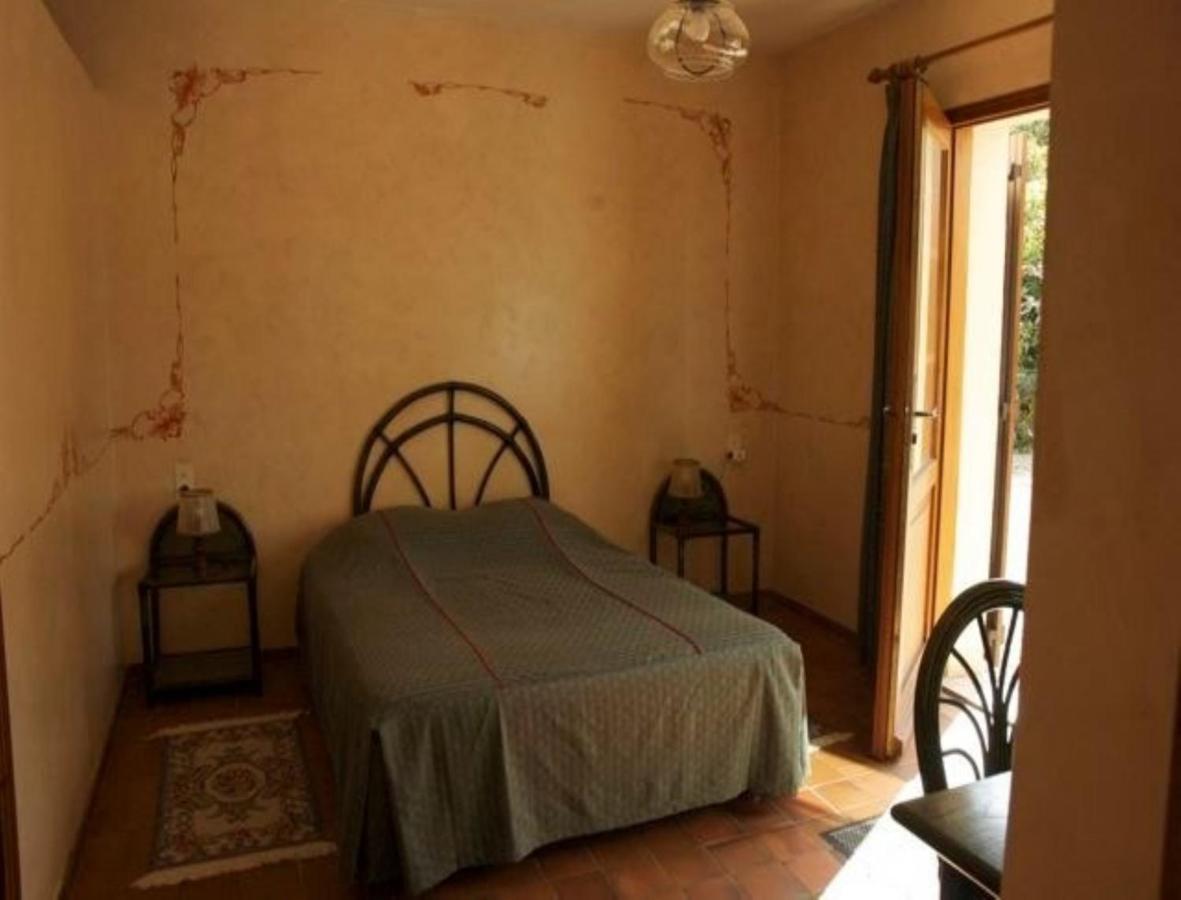 Chambres D'Hotes Les Pierries Vézannes 객실 사진