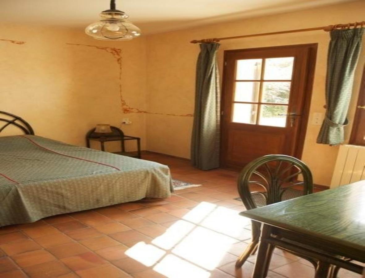 Chambres D'Hotes Les Pierries Vézannes 객실 사진