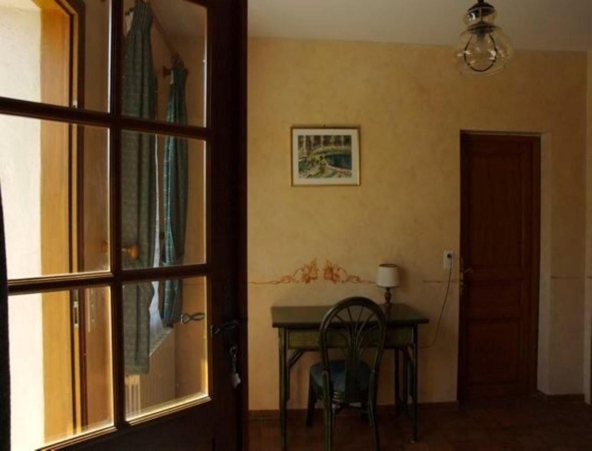 Chambres D'Hotes Les Pierries Vézannes 객실 사진